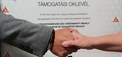 JAF Holz Ungarn Kft. részéről támogatási oklevél átadása iskolánknak